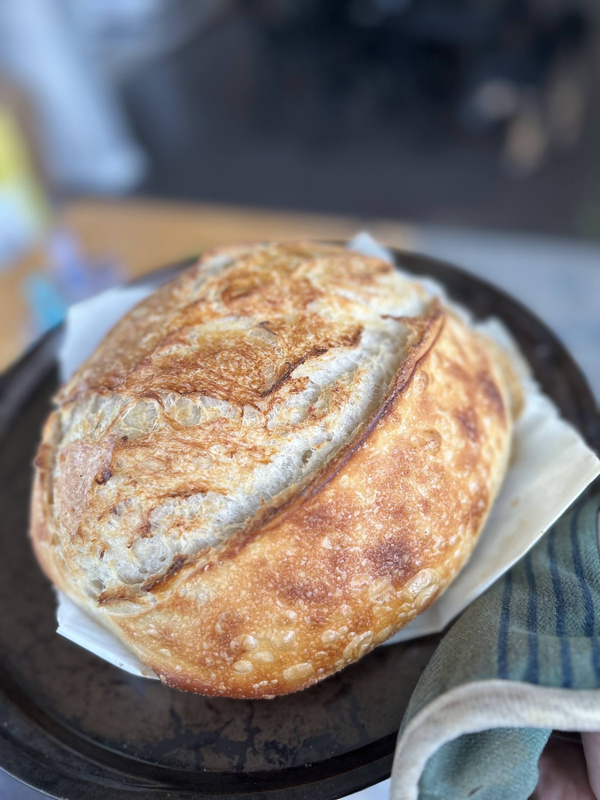 Close scoring on a flour-dusted loaf